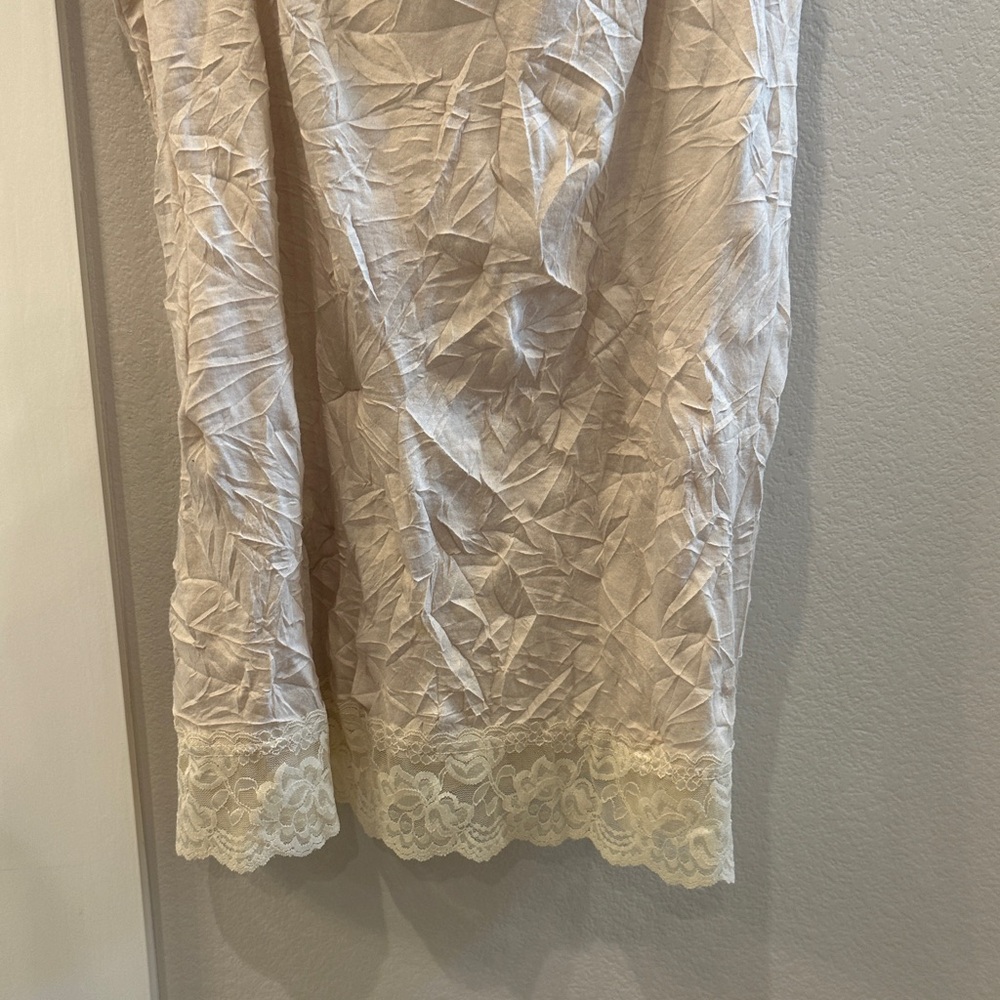 EUC Women’s Maurices Plus Size 1 Lace Trim Beige Long Tank Top Crinkle Camisole - Picture 4 of 7